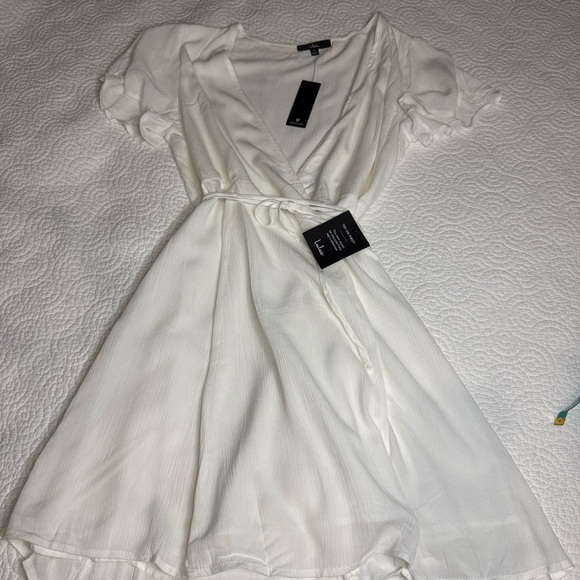NWT LULUS Harbor Point Ivory White Flutter Sleeve Mini Wrap Dress Size M - Picture 10 of 14